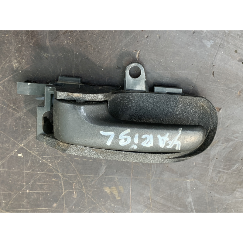 Ручка відчинення дверей внутрішня ліва Toyota Yaris 6920652020B6