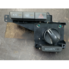 Кнопка аварійної сигналізації Toyota Yaris 758294