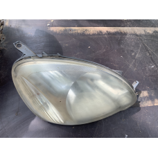 Фара передня права Toyota Yaris 1999-2005 89900175  81110-0D081