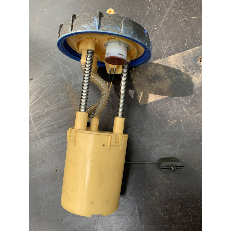 Паливний насос Toyota Yaris  770100D010  77010-0D010