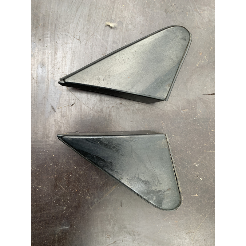 Накладка молдинг крила Toyota Yaris 601180D010 601170D010