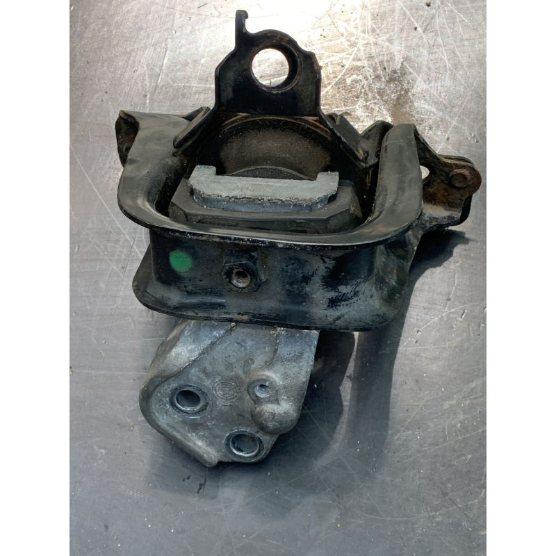 Подушка (опора двигуна права передня) Toyota Yaris P10 123620A010 12362-0N010