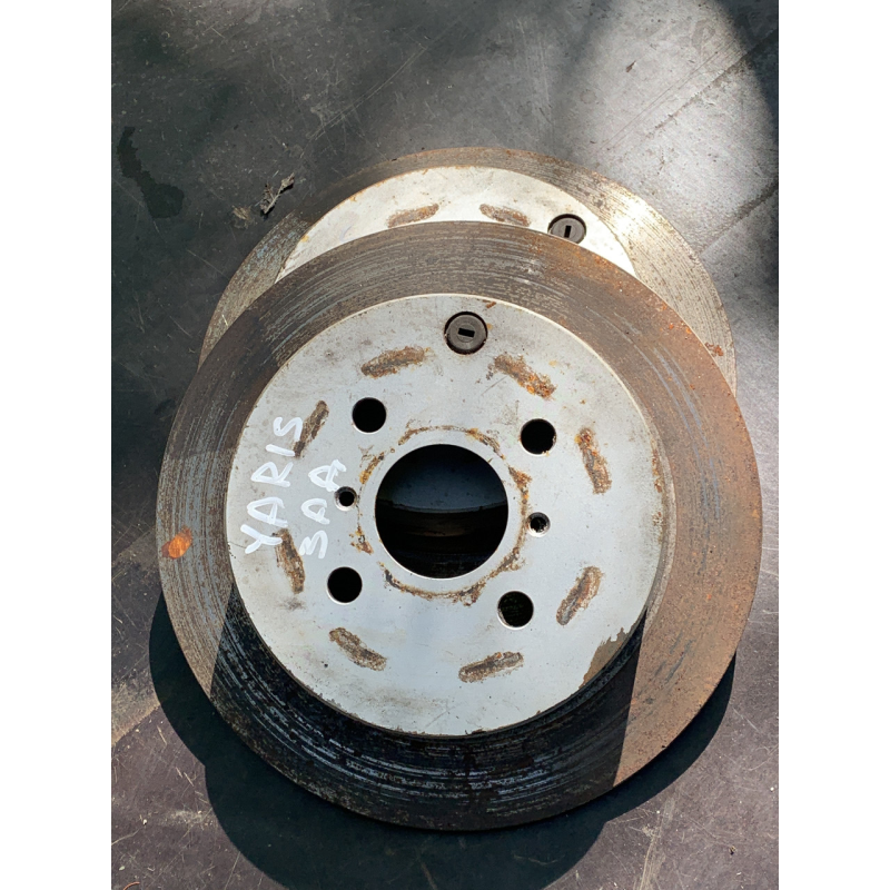 Диски гальмівні задні Toyota Yaris P10 4243152050 1031102