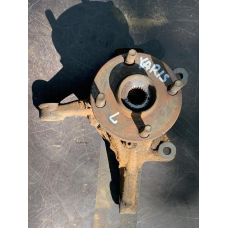 Поворотний кулак (цупфа) передній лівий Toyota Yaris  4321252020