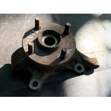 Цапфа (поворотний кулак) передній лівий на Toyota Yaris 4321152010