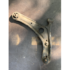 Важіль передньої підвіски нижній правий Toyota Yaris 4806859035