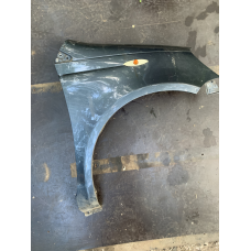 Крило переднє праве Toyota Yaris 5381152010