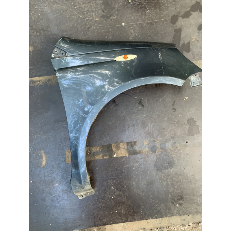 Крило переднє праве Toyota Yaris 5381152010