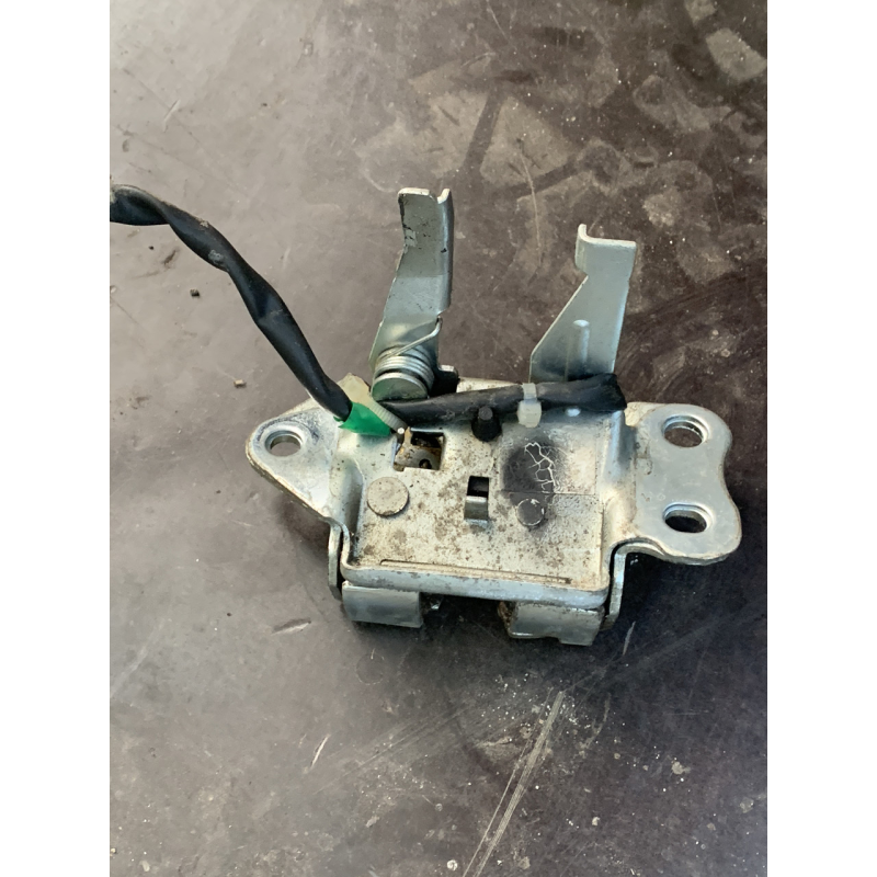 Замок кришки багажника (двері 3/5-й задній) на Toyota Yaris P10 6935052020