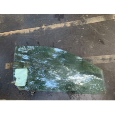 Бічне скло переднє праве (пасажирські двері) Toyota Yaris  6811052010  43R-000464