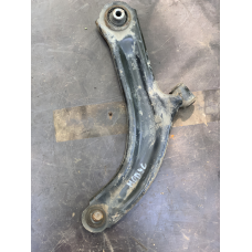 Важіль підвіски передній нижній правий Renault Modus 8200346942