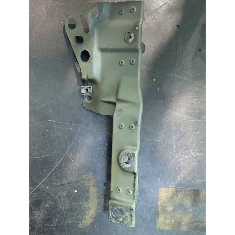 Кронштейн крила переднього лівого Renault Modus 7782111145