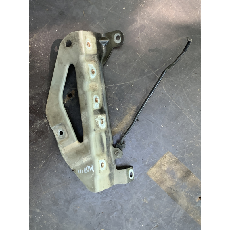 Кронштейн кріплення крила переднього лівого Renault Modus 323893 323893 J