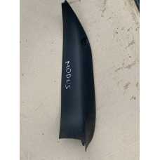Накладка кришки багажника ліва Renault Modus 8200258685