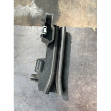 Кронштейн/  напрямна  скла задніх правих дверей Renault Modus 8200334498