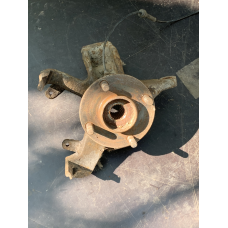 Кулак поворотний лівий Ford Focus MK1 1078999