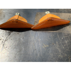 Повторювач повороту жовтий Ford Focus MK1 XS4H3K354A
