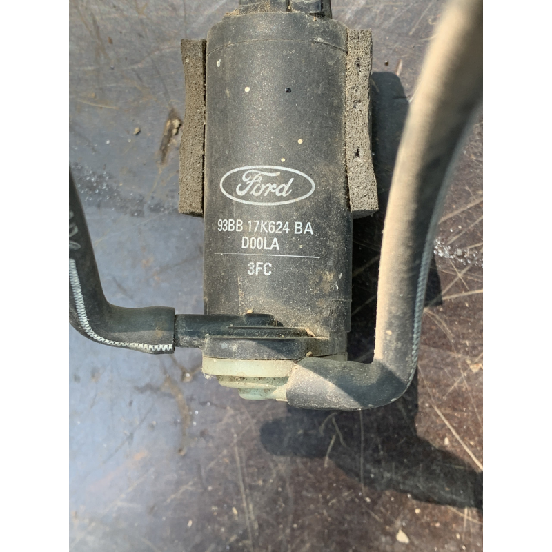 Насос омивача скла Ford Focus MK1 93BB17K624BA