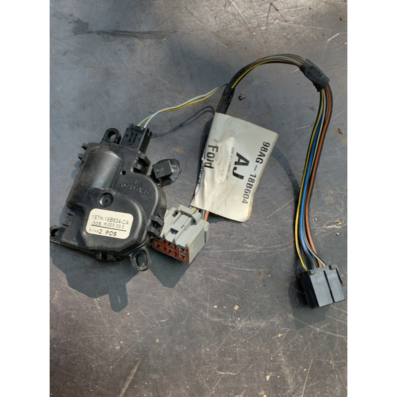 Кроковий двигун пічки Ford Focus MK1 1S7H19B634CA 98AG-18B604 98AG18B604 Кроковий двигун пічки Ford Focus MK1 1S7H19B634CA 98AG-18B604 98AG18B604