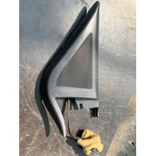 Накладка з динаміком права Skoda Fabia 6Y0035411B 6Y0837994