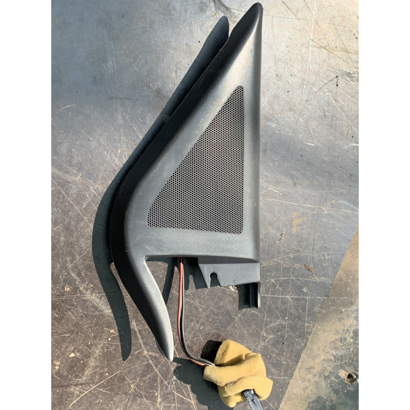 Накладка з динаміком права Skoda Fabia 6Y0035411B 6Y0837994