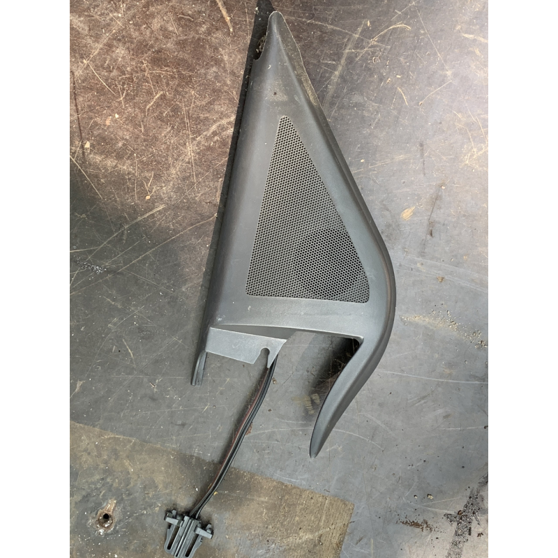 Накладка з динаміком ліва Skoda Fabia 6Y0837993 6Y0035411B VAG