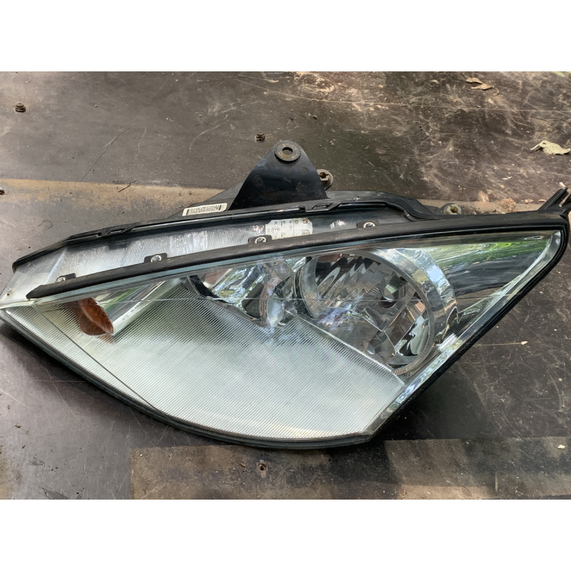 Фара передня ліва рестайлінг Ford Focus MK1  2M51-13W030-BE  2M5113W030BE