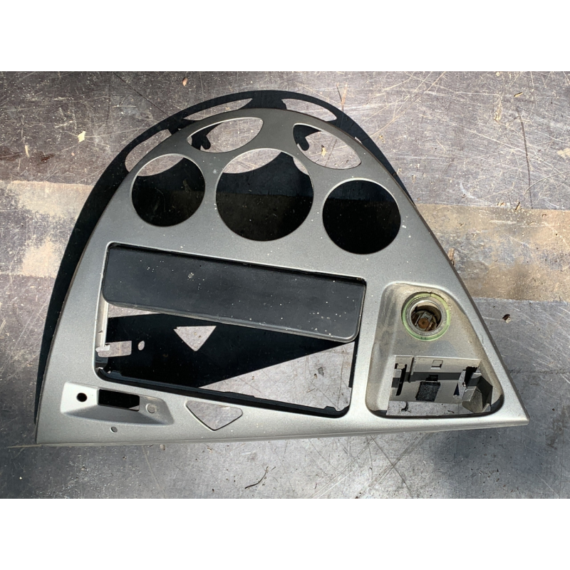 Центральна накладка консолі Ford Focus 98AB-A046A04-AE A98AX-18933-AA 2M5XA047A04AAW Центральна накладка консолі Ford Focus 98AB-A046A04-AE A98AX-18933-AA 2M5XA047A04AAW