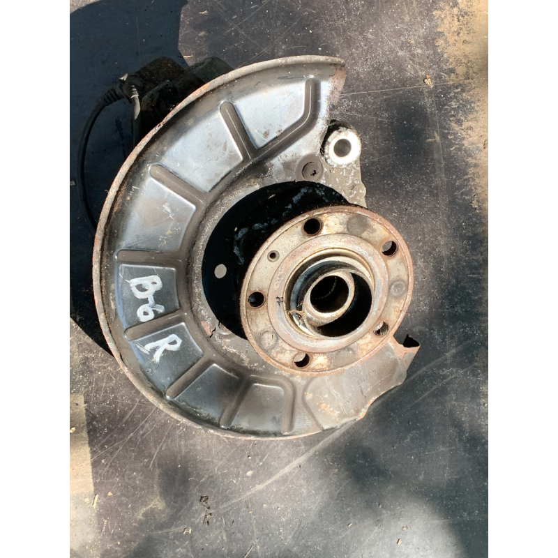 Цапфа/Поворотній кулак/Ступиця передня права Volkswagen Passat B6 3C0407258F  1K0615312F