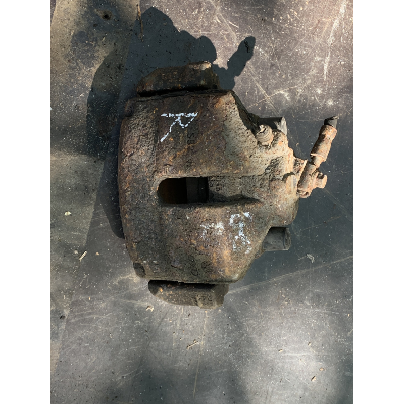 Суппорт гальмівний передній правий на Volkswagen Passat B6  1K0615124E