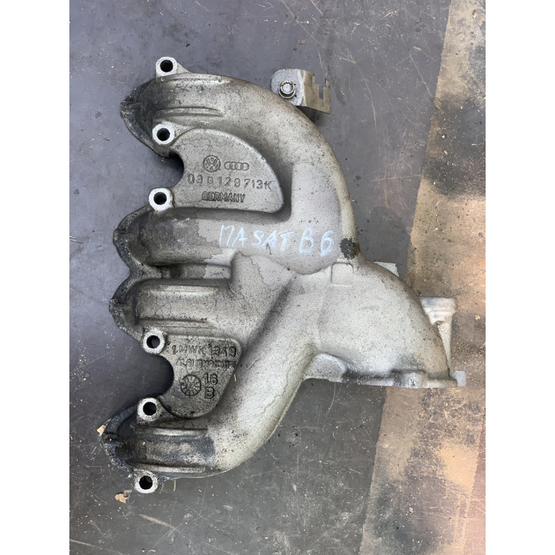 Впускний колектор Volkswagen Passat B6 1MWK1349 03G129713K
