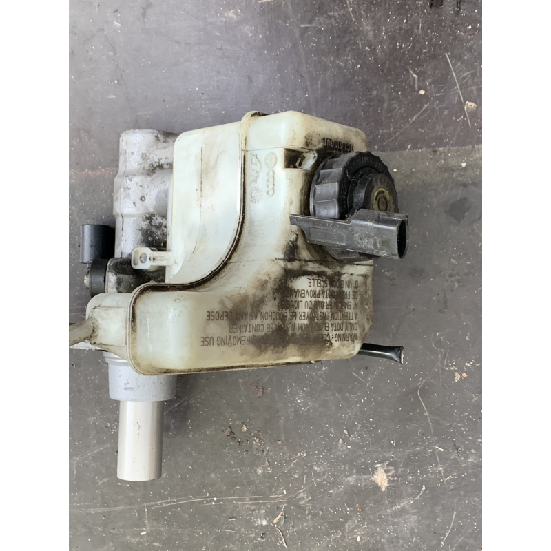 Головний гальмівний циліндр 2 виходи Volkswagen Passat B6 3C1611301 1K0945459A 5N0945459A