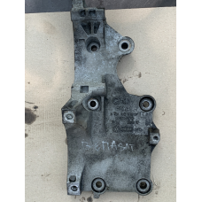 Кронштейн кріплення генератора Volkswagen Passat B6 038903143AF