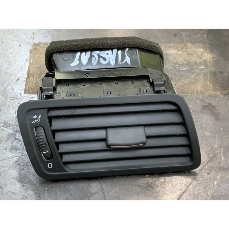 Повітропровід нагрівання салону бічний правий Volkswagen Passat B6 3C1819702E 05704-001