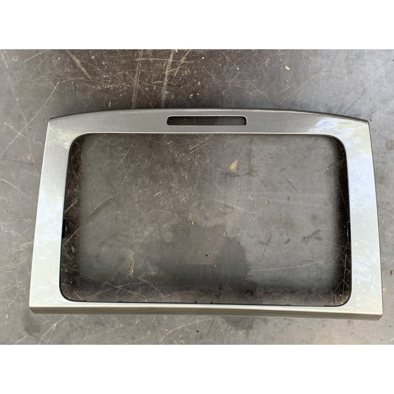Декоративна накладка магнітоли Volkswagen Passat B6 3C0858069