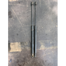 Амортизатор крихти багажника Volkswagen Passat B6 3C9827550