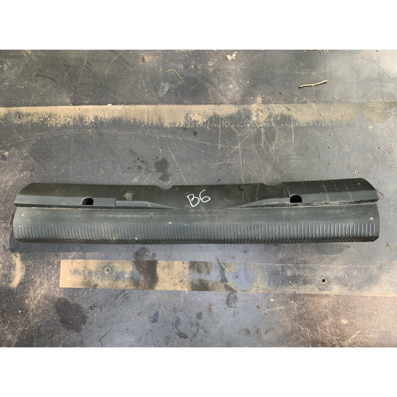 Накладка порога багажника внутрішня Volkswagen Passat B6 3C9863459C