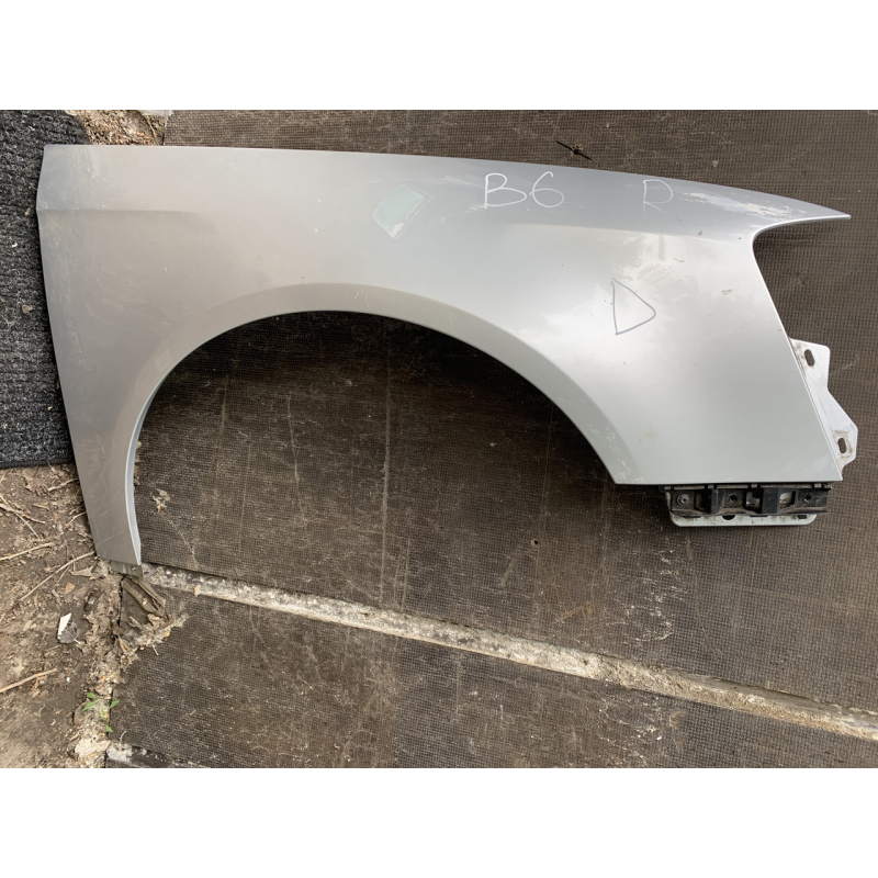 Крило переднє праве Volkswagen Passat B6 3C0821022 3C0807184