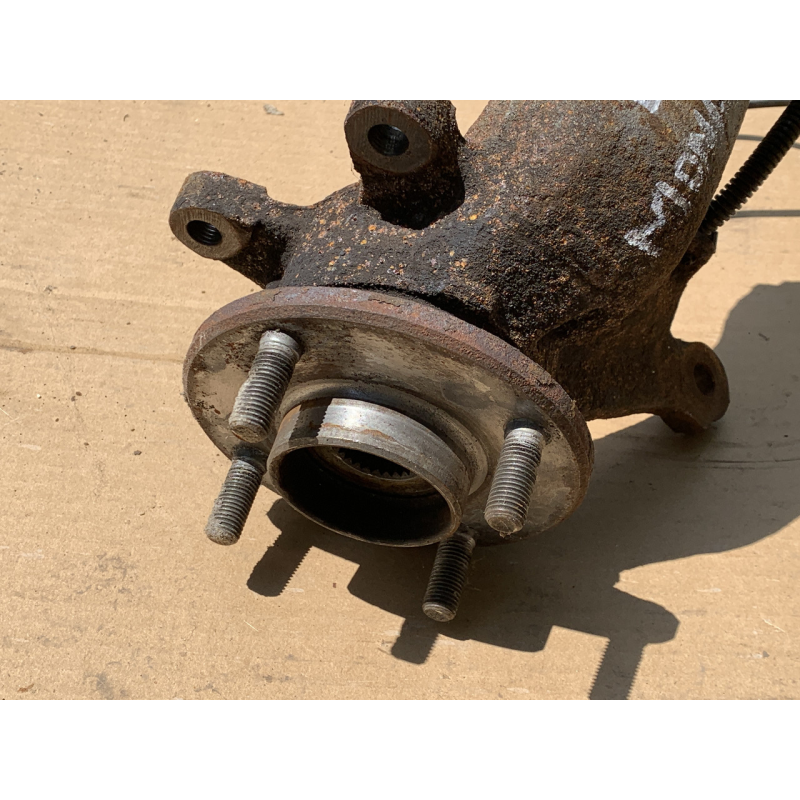 Поворотний кулак зі ступицею Ford Mondeo MK1 B553320