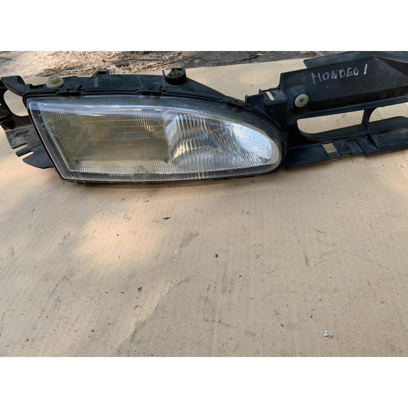 Фара передня права Ford Mondeo MK1 35380748 93BG13N010AB 35381748