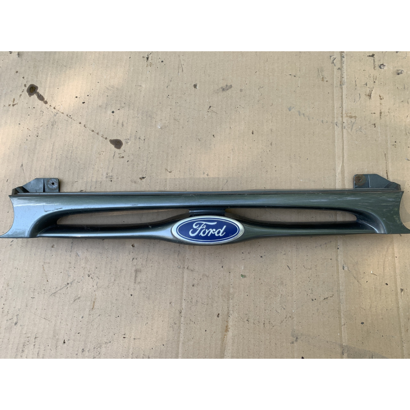 Решітка радіатора Ford Mondeo MK1 93BG8A133AEW