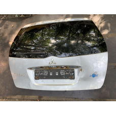 Кришка багажника для Mitsubishi Grandis у зборі