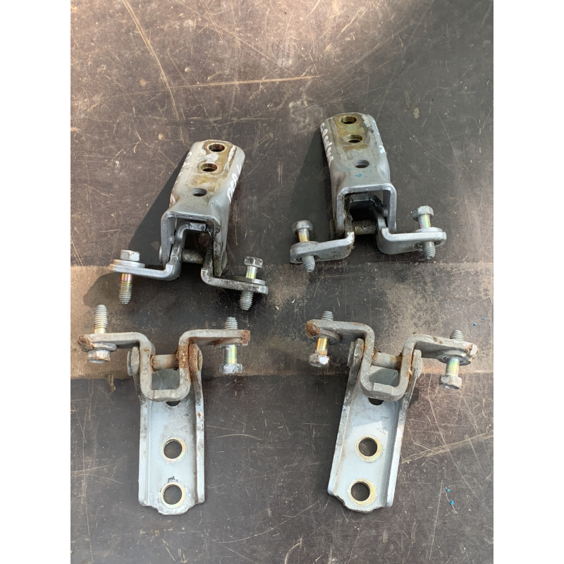 Петлі дверей Mitsubishi Grandis MR292179 MR292180 MR599601 MR599602