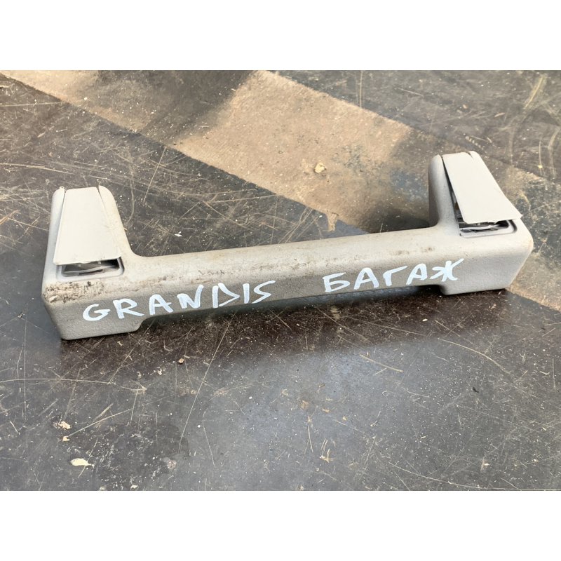 Ручка дверей багажника внутрішня  Mitsubishi Grandis MN134320HA 9916083