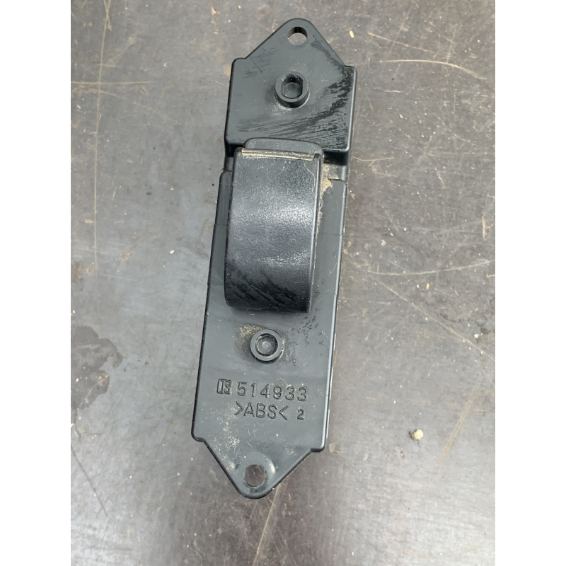Кнопка склопідіймача передня права Mitsubishi Grandis 8608A022 MR587799
