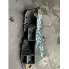 Кронштейн переднього бампера правий Mitsubishi Grandis MR996570