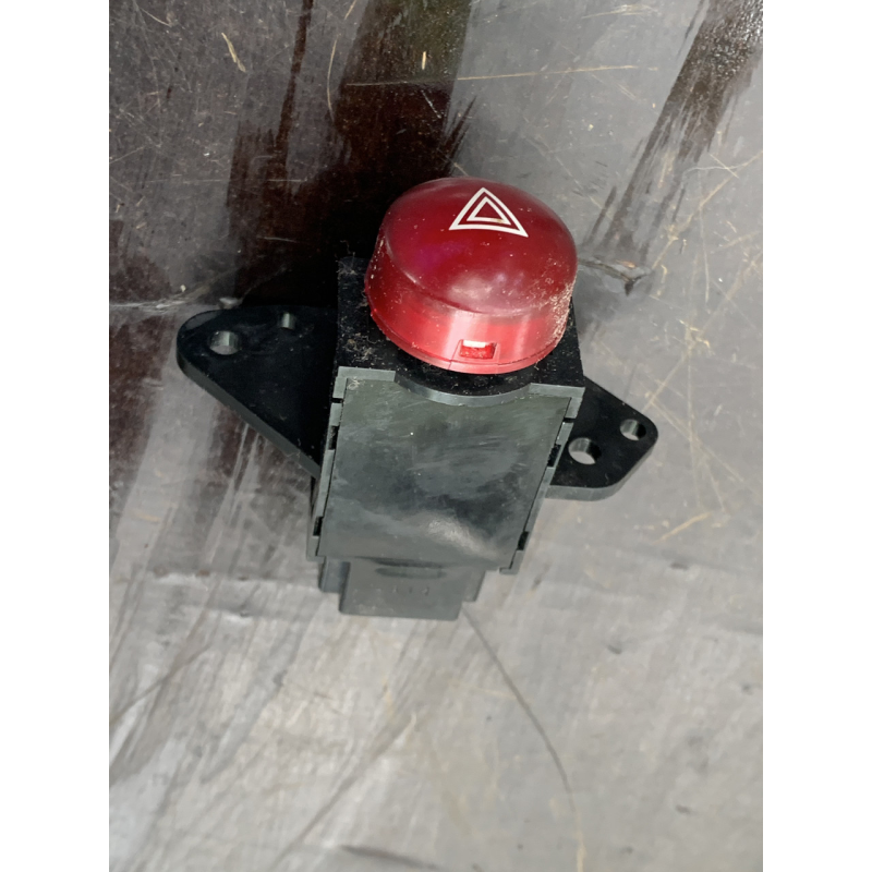 Кнопка аварійної сигналізації Mitsubishi Grandis MR962274