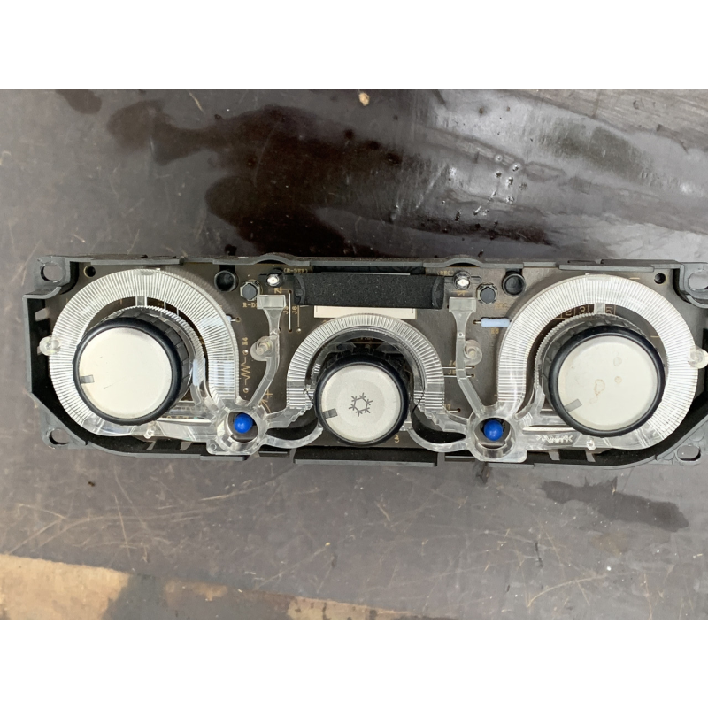 Блок керування кондиціонером Mitsubishi Grandis MN157316