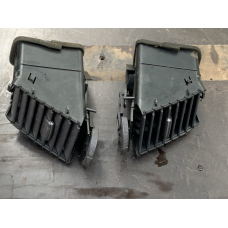 Дефлектор повітряний лівий/правий Mitsubishi Grandis GN711-04460 GN711-04450