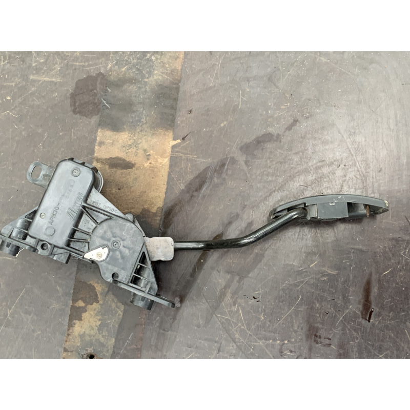 Педаль газу Mitsubishi Grandis MR955387